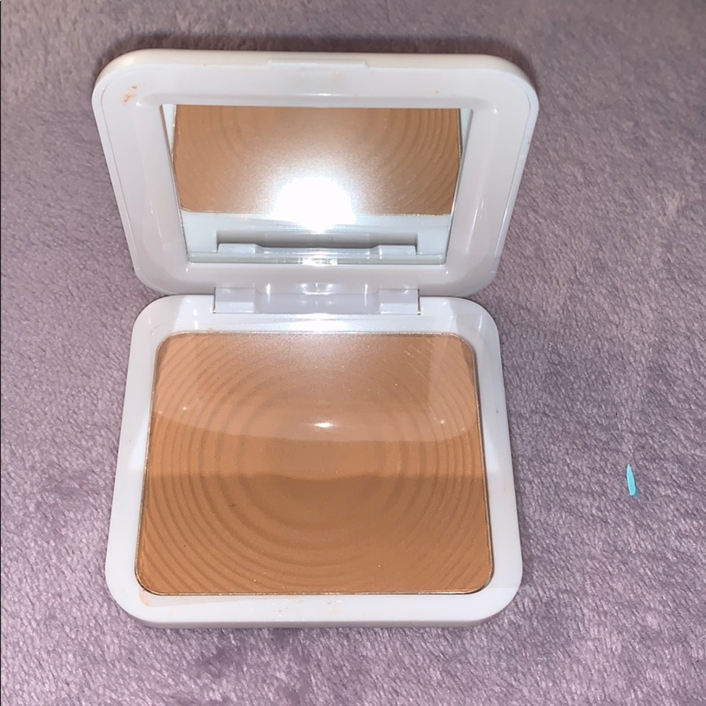 Models own sculpt and glow matte bronzing power